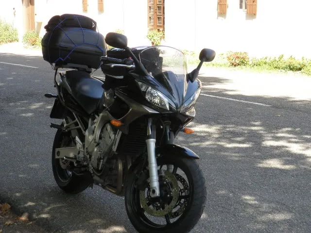 Yamaha FZX750 Fazer motorcycle