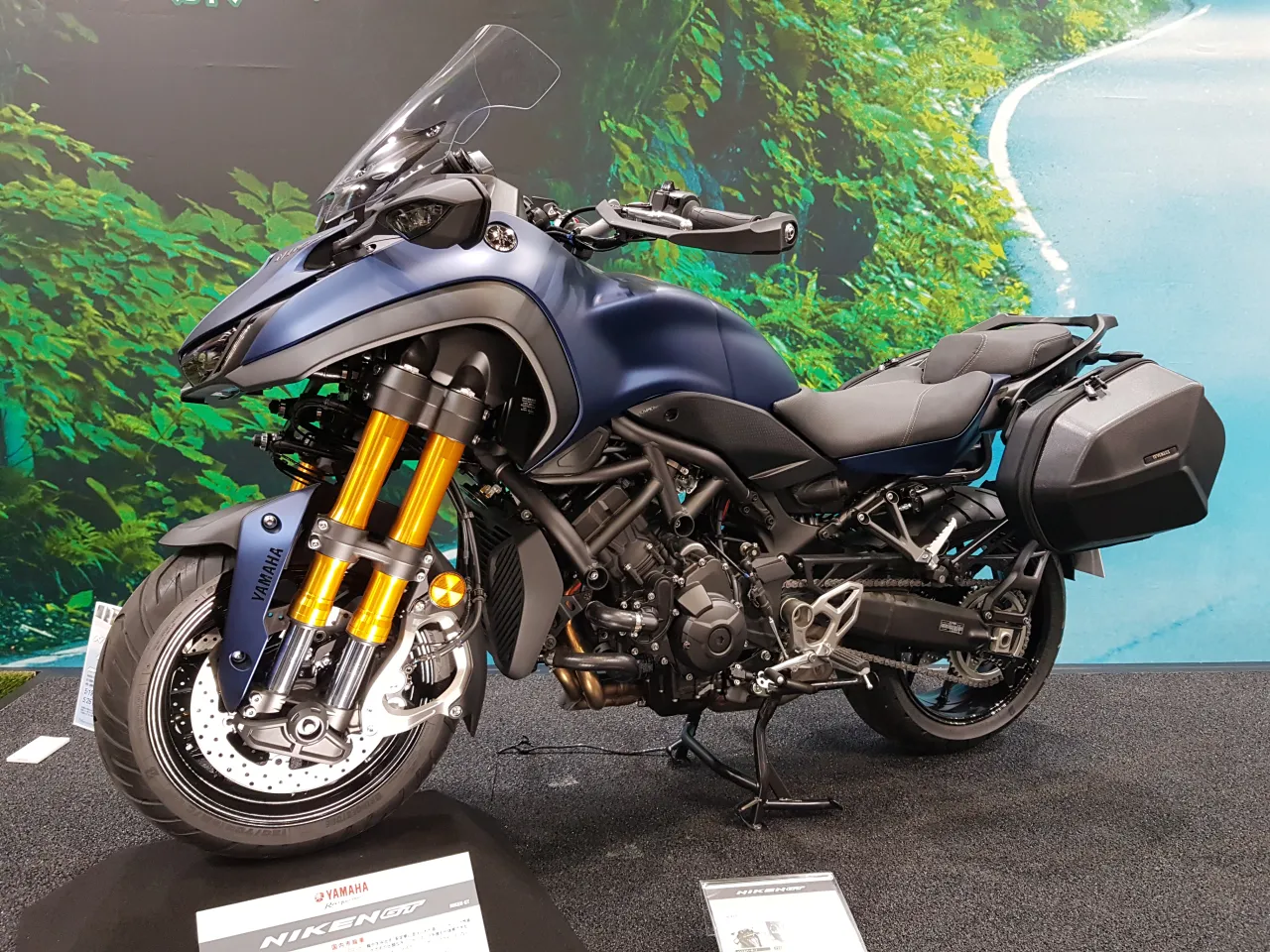 Yamaha Niken GT three-wheeler on display at the 2019 Tokyo Motor Show