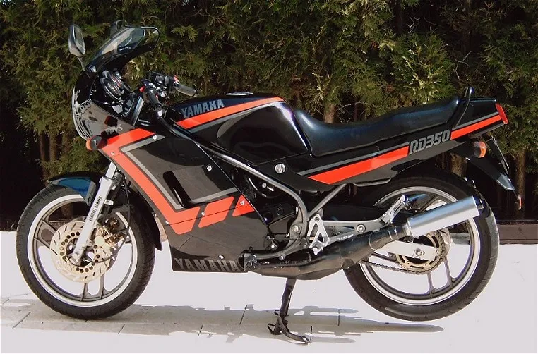 Yamaha RD350LC tweetakt sportsmotor zijaanzicht