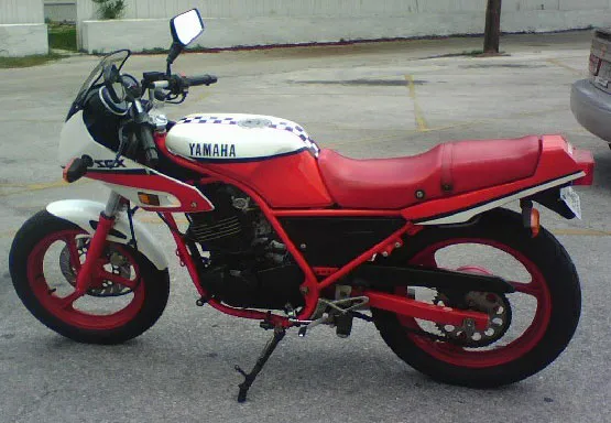 Yamaha SRX-250 1989 single-cylinder naked motor zijaanzicht