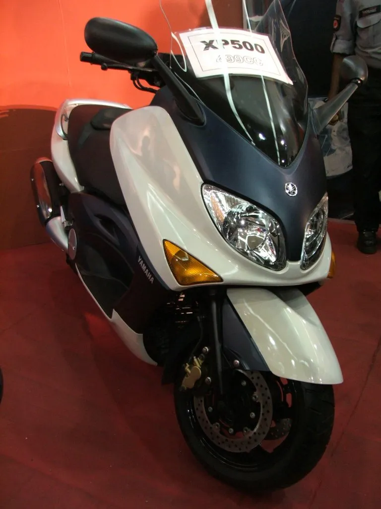 2006 Yamaha TMAX 500 scooter side view