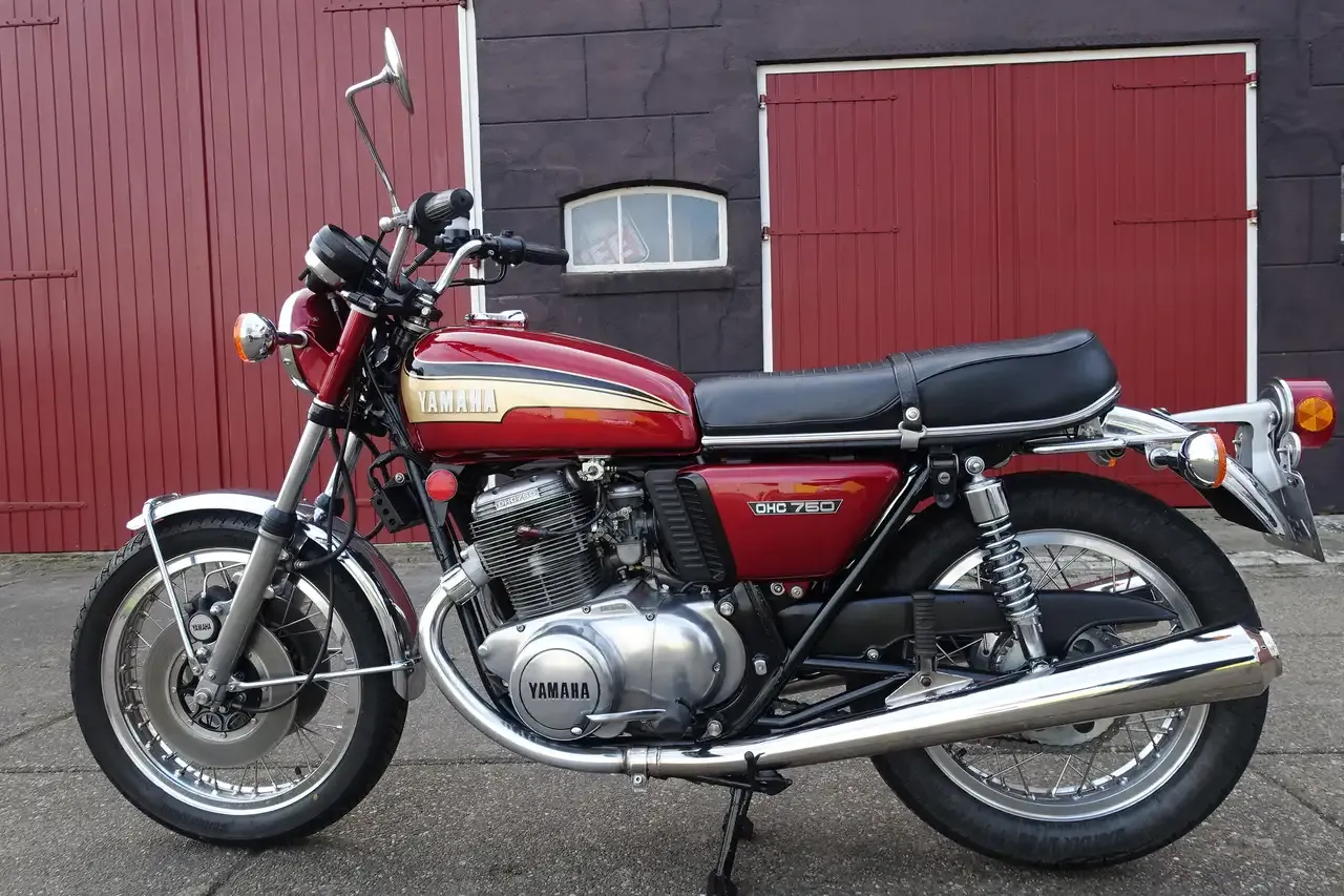 Yamaha TX 750
