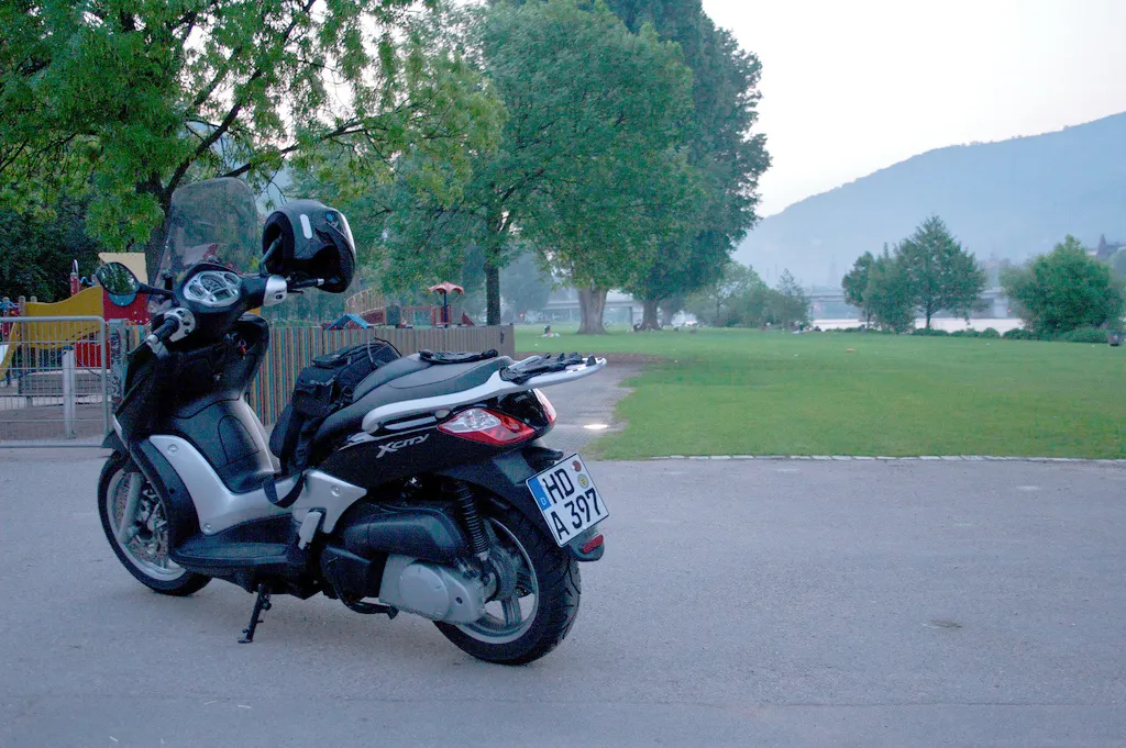 Yamaha X-City 250 maxi-scooter driekwart vooraanzicht