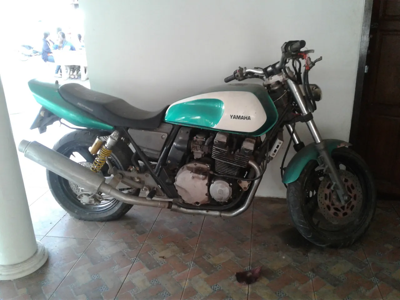Yamaha XJR 1200 side view