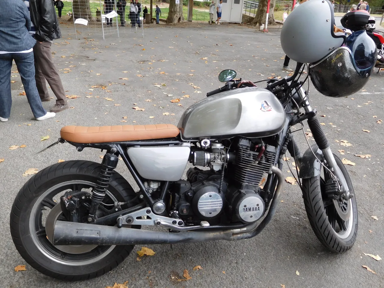 Yamaha XS1100 driekwart vooraanzicht op show