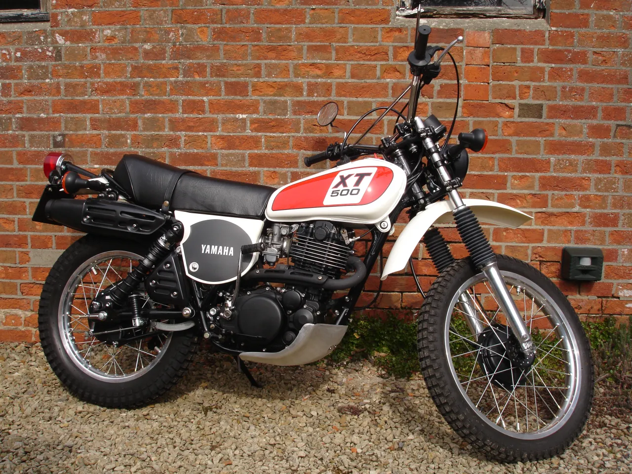 Yamaha XT500E zijaanzicht