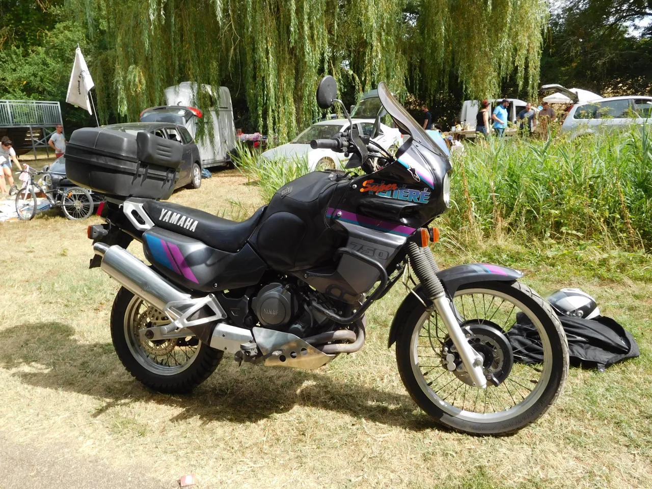 Yamaha XTZ750 Super Ténéré driekwart vooraanzicht