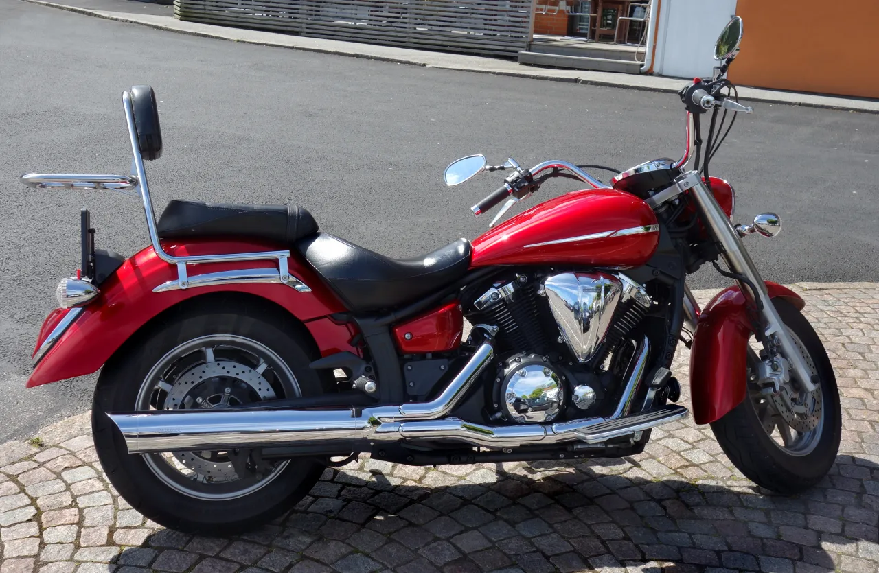Yamaha XVS 1300 Midnight Star side view