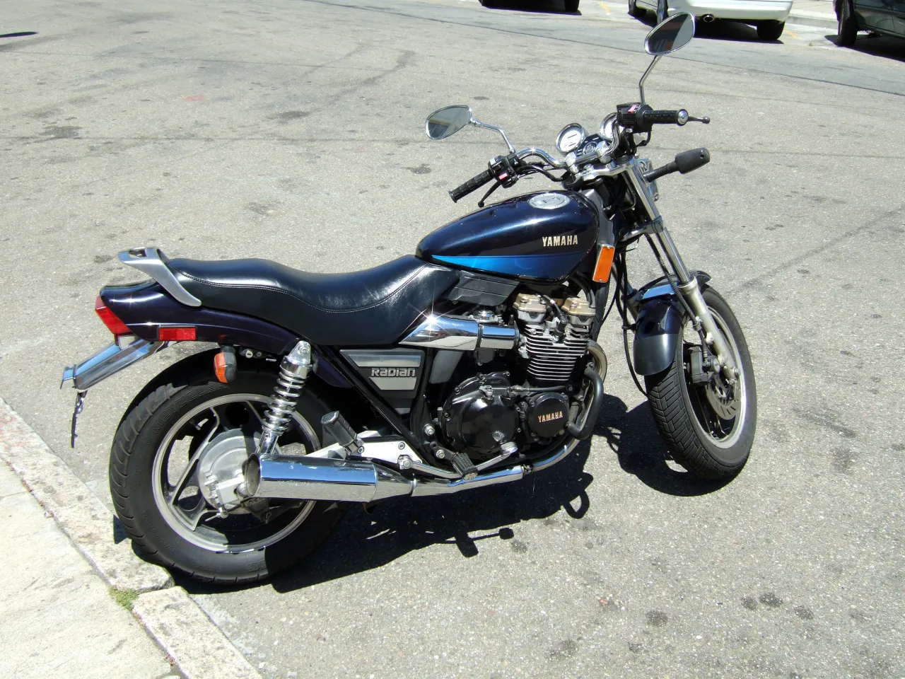 1987 Yamaha YX-600 Radian zijaanzicht