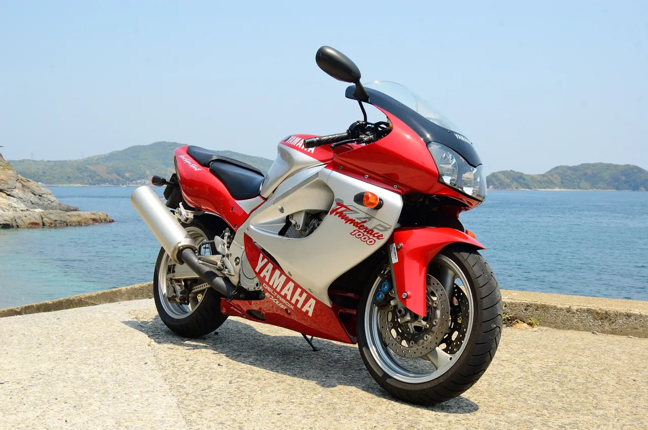 Yamaha YZF1000R ThunderAce zijaanzicht