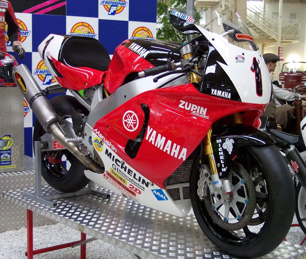 Yamaha YZF 750 SP speciale uitvoering zijaanzicht