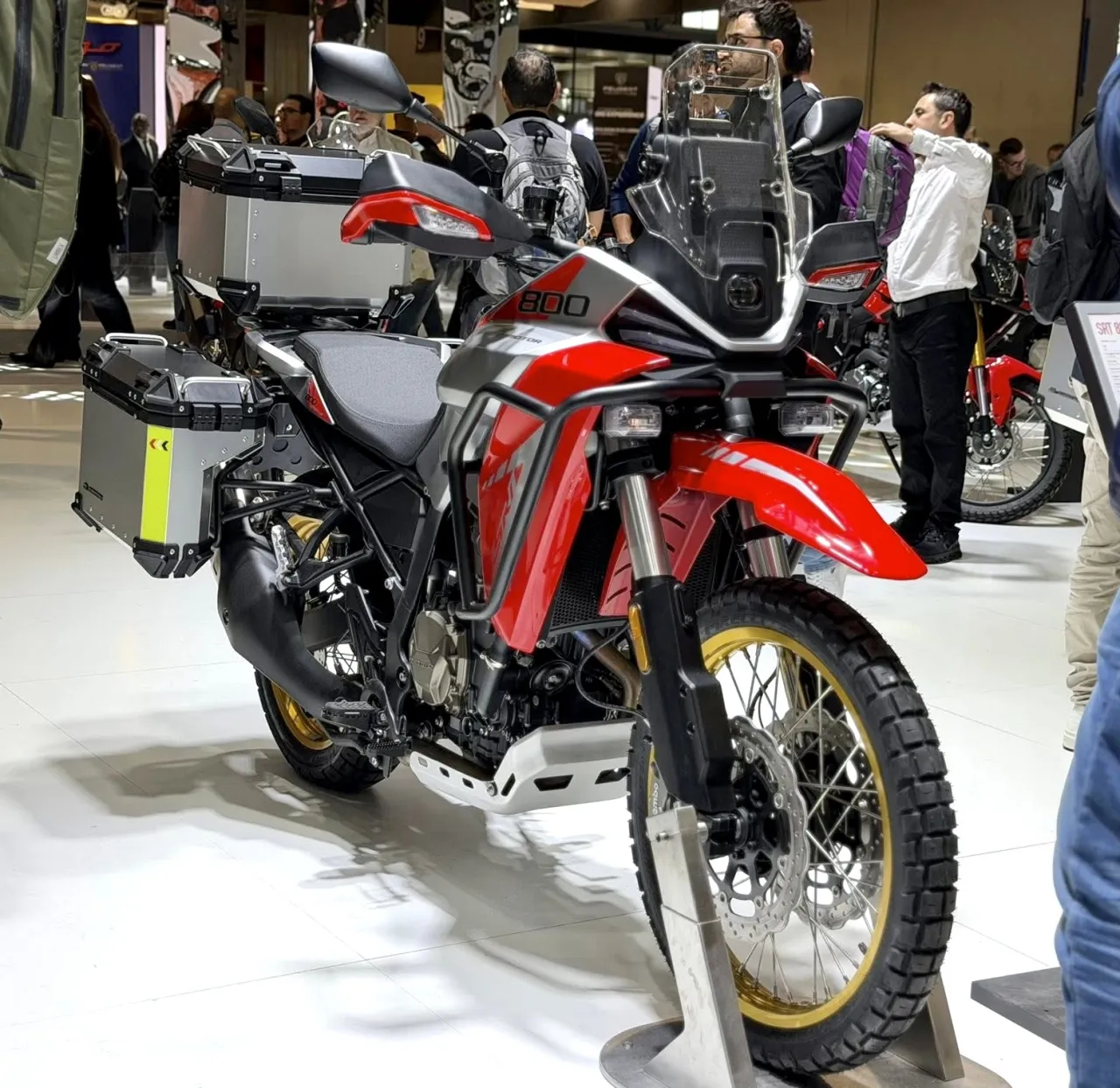 QJMotor SRT 800 RX 2026 zijaanzicht
