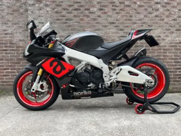 2016 Aprilia RSV 4 R Aprc ABS - €14,385 (1/1)