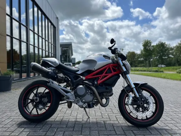 2010 Ducati M 1100 - € 6.990 (1/1)