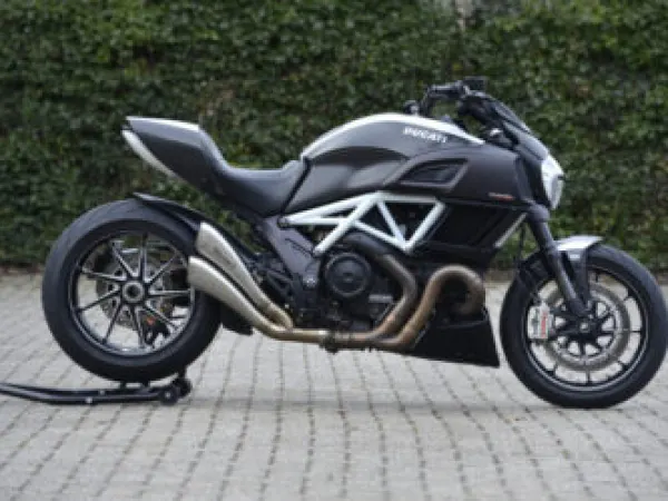 2016 Ducati Diavel Carbon - € 13.250 (1/1)