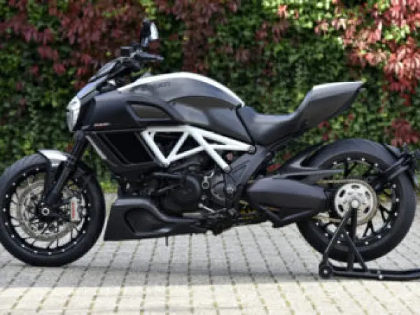 2016 Ducati Diavel Carbon - € 13.950 (1/1)