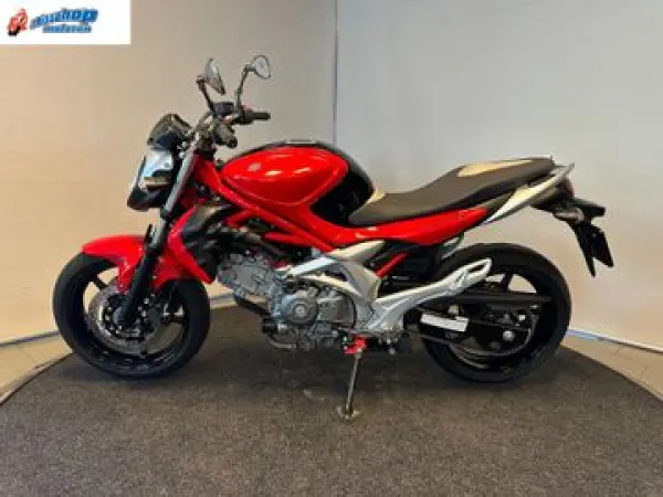 2011 Suzuki SFV 650 Gladius ABS - € 4.390 (1/1)