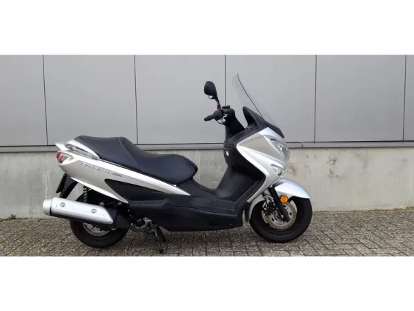 2023 Suzuki UH200A - €4,900 (1/1)