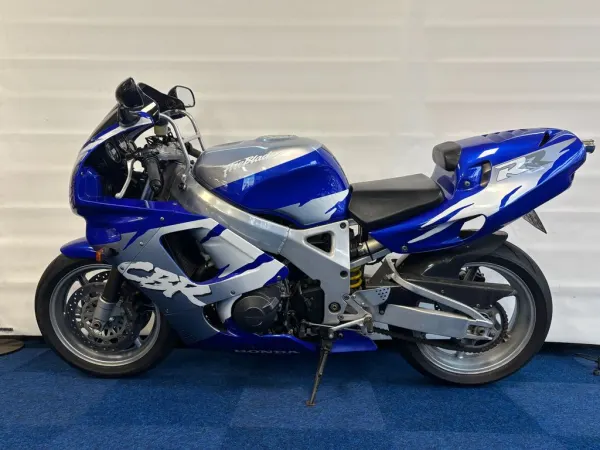 1995 Honda CBR 900 RR Fireblade - € 3.950 (1/1)