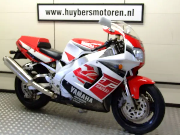 1997 Yamaha YZF 750 R - € 5.900 (1/1)
