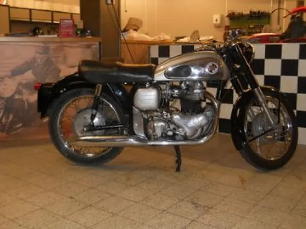 1957 Norton Dominator - € 10.000 (1/1)