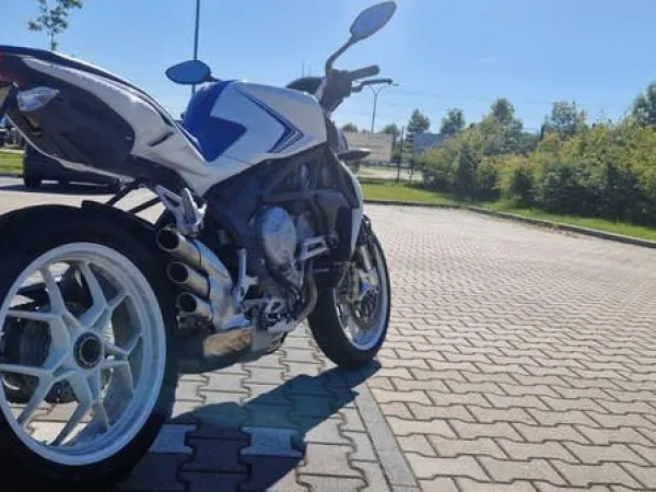 Year unknown MV Agusta Brutale 800 Italia Trepistoni - €7,000 · Bidding (1/1)