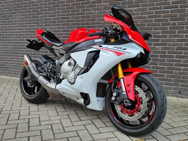 2015 Yamaha R1 - €15,450 (1/1)