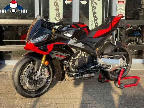 2025 Aprilia Tuono V4 1100 Factory 2026 Darkkrake Voorraadkorting - €22,300 (1/1)