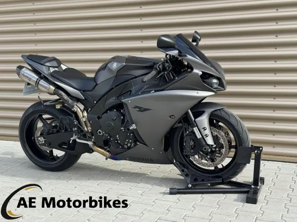 2013 Yamaha YZF R1 - €15,000 (1/1)