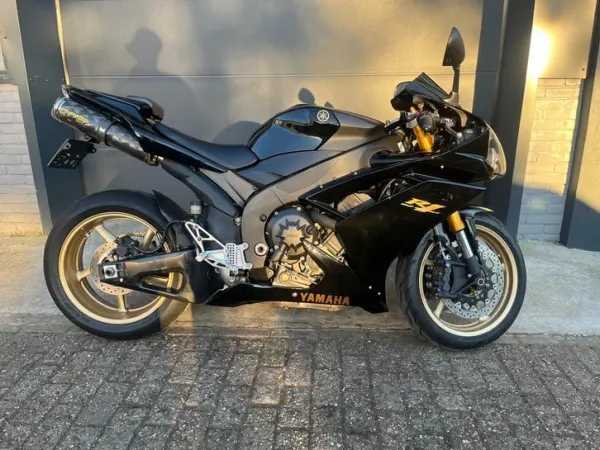 2008 Yamaha YZF R1 - €5,650 · Bidding (1/1)
