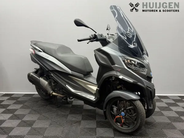 2022 Piaggio MP3 530 HPE Advance Exlusive - € 11.595 (1/1)