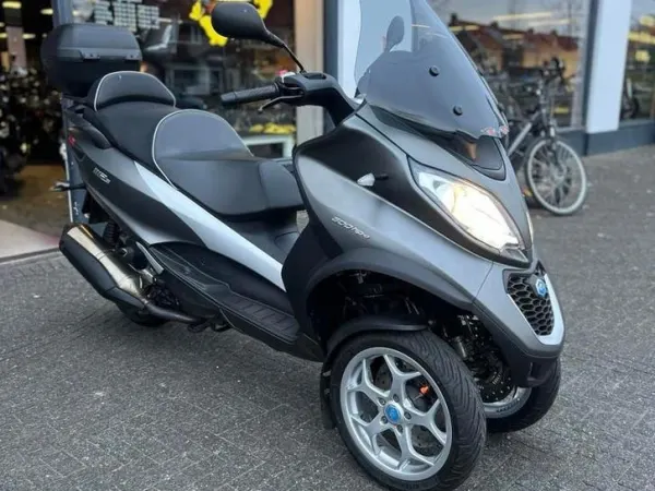 2021 Piaggio MP3 500 - €7,499 · Bidding (1/1)