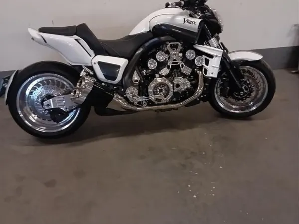 Year unknown Yamaha v-Max 1700 - €25,000 · Bidding (1/1)