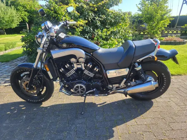 1998 Yamaha VMAX - €7,500 (1/1)
