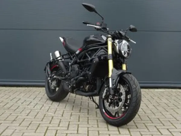 2026 Benelli 752 S - €7,249 · Bidding (1/1)