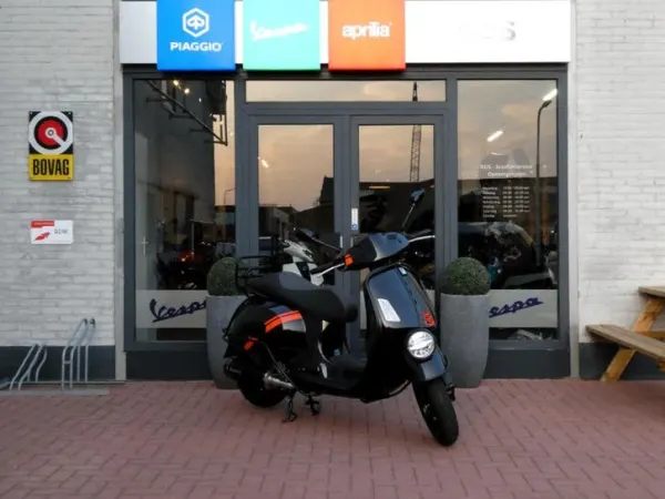 2025 Vespa GTV 300 - €8,749 (1/1)