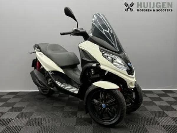 2021 Piaggio MP3 300 HPE - € 6.295 (1/1)