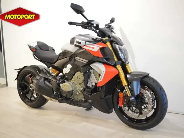 2026 Ducati Diavel V4 RS - €46,290 (1/1)
