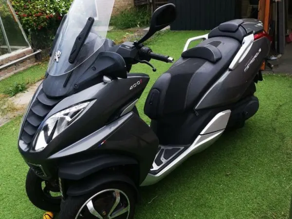 Year unknown Peugeot Metropolis 400 - €6,000 · Bidding (1/1)