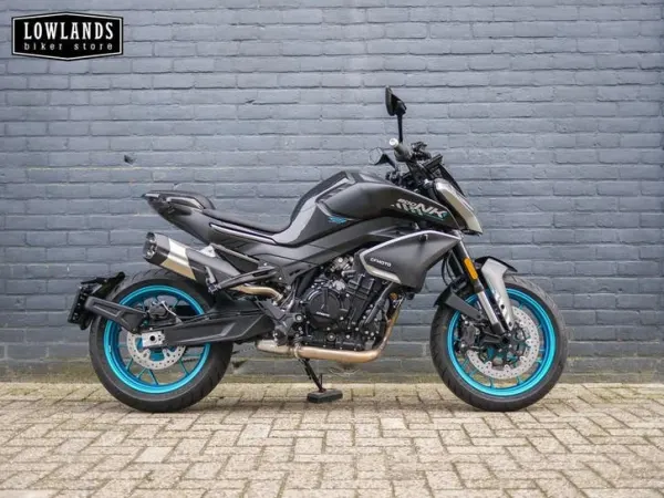 2025 Cfmoto 800 NK Advanced (bj 2026) - € 9.299 · Bieden (1/1)