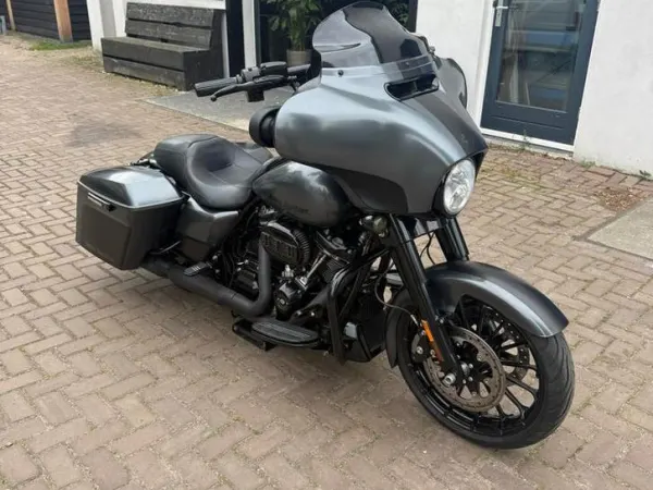 2018 Harley-Davidson Streetglide - €21,450 · Bidding (1/1)