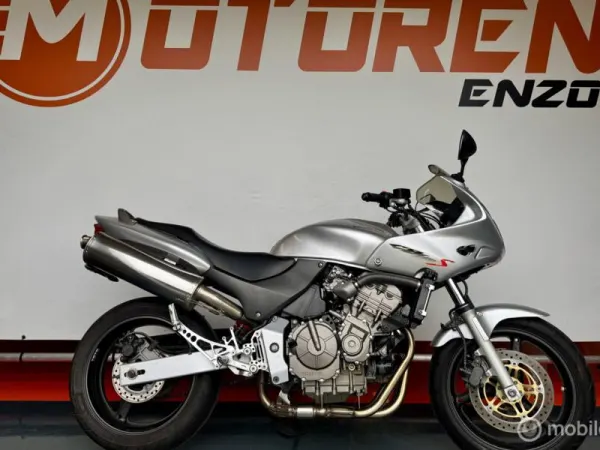 2004 Honda cb600 Zeer Nette en Betrouwbare Motor bos Uitlaat - € 1.990 (1/1)