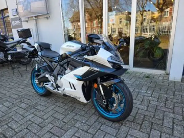 2025 Cfmoto 675 SR-R - € 8.999 (1/1)