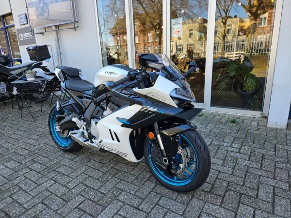 2025 Cfmoto 675 SR-R - € 8.999 (1/1)