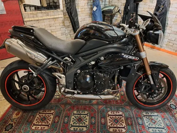 2011 Triumph Speed Triple 1050 ABS - € 6.950 · Bieden (1/1)