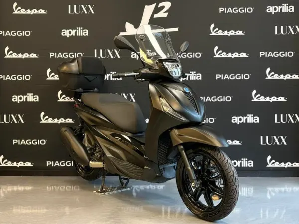 2024 Piaggio Beverly 300 | Mat Zwart | 2024 | 3000 km | 1 eig - € 5.499 (1/1)