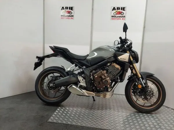 2025 Honda CB 650 R E-Clutch (bj 2024) - €9,999 (1/1)