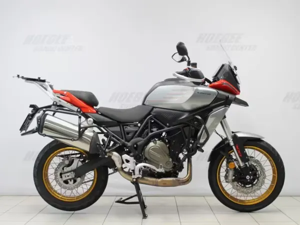 2025 QJMotor SRT 700 X Touring - € 8.999 (1/1)