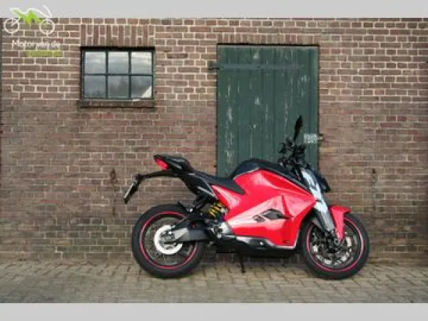 2025 Ultraviolette F 77 Superstreet - € 9.299 (1/1)