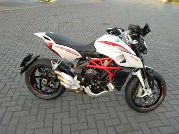 2017 MV Agusta Rivale 800 - € 7.749 · Bieden (1/1)